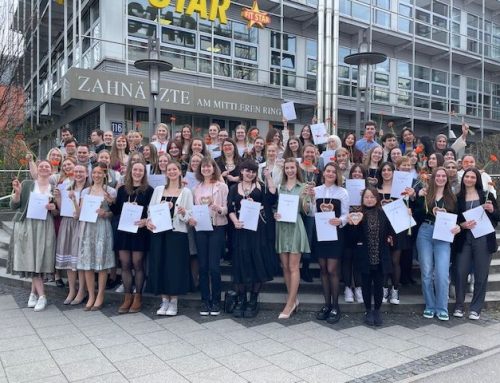 Feierliche Zeugnisverleihung an PTA Schule München