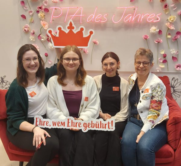 4 Besucherinnen der Interpharm am Stand der PTA des Jahres