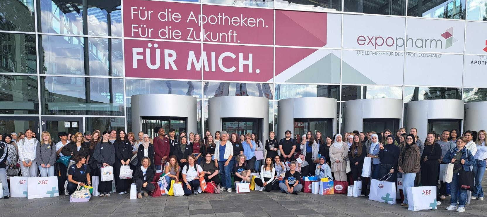 PTA-Schule Nürnberg vor der Expopharm